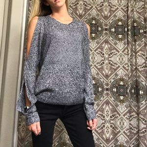 🆕black & grey cold shoulder sweater🍂